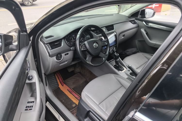 Used Skoda Octavia 2015 1.6L Automatic Yijun Edition Driver Seat