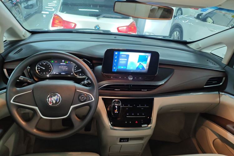 Used Buick GL8 2023 Land Executive Class Comfort Model Center Console