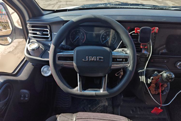 Used JMC Fushun 2023 2.0T Manual Short-Wheelbase Mid-Height Commercial Multi-Purpose 5-Seater Passenger Vehicle