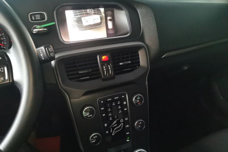 Used Volvo V40 2018 T3 Smart Edition