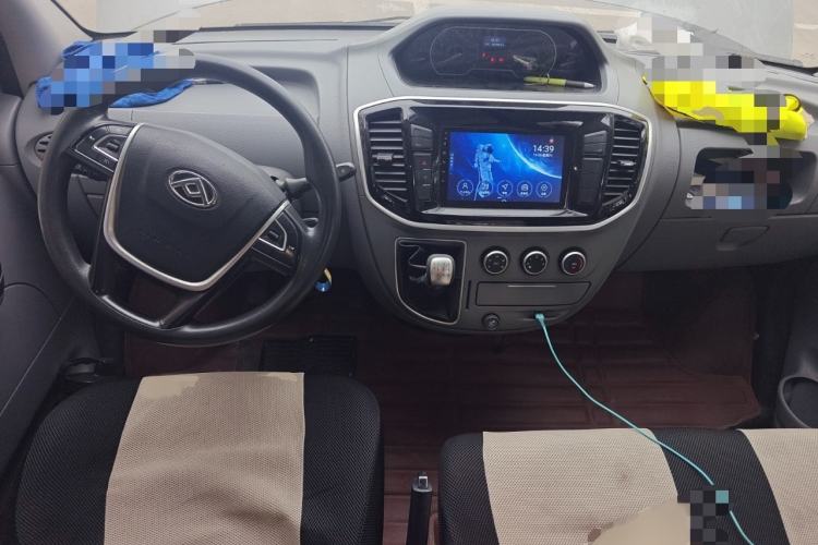Used SAIC MAXUS Xintu V80 2019 2.5T Classic Model 6-Speed Manual Aotong Long Wheelbase Mid-Height 7-Seater
