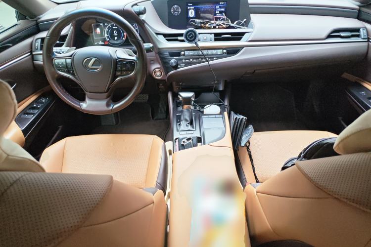 Used Lexus ES 2020 200 Excellence Edition Center Console