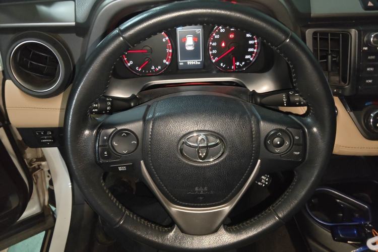 Used Toyota RAV4 2016 2.5L Automatic 4x4 Elite Edition Steering Wheel