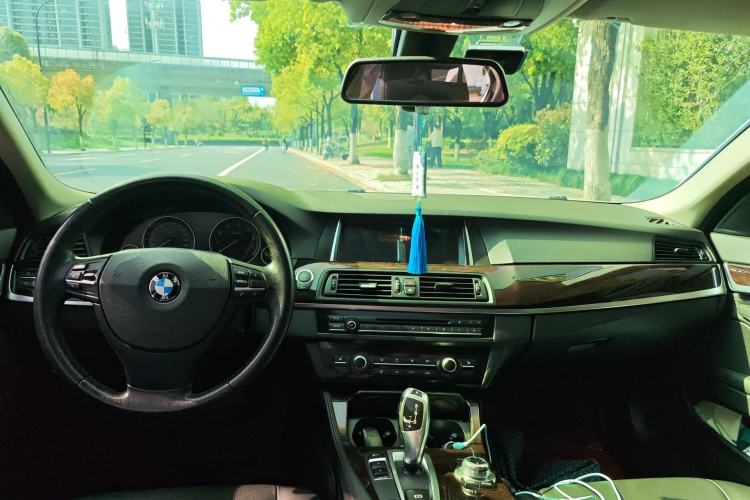 Used BMW 5 Series 2014 525Li Leading Model
