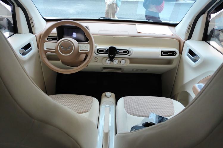Used Wuling Hongguang MINIEV 2024 3rd Generation 215km Youth Edition Center Console
