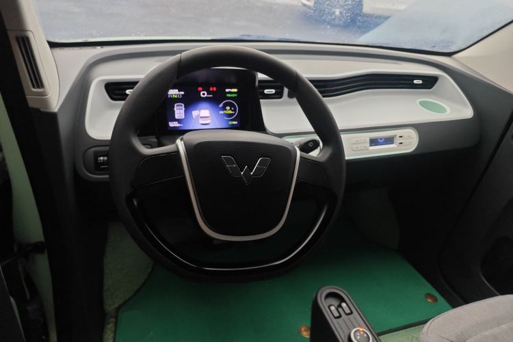 Used Wuling Hongguang MINIEV 2021 Macaron Sandwich Model 120 km Lithium NMC
