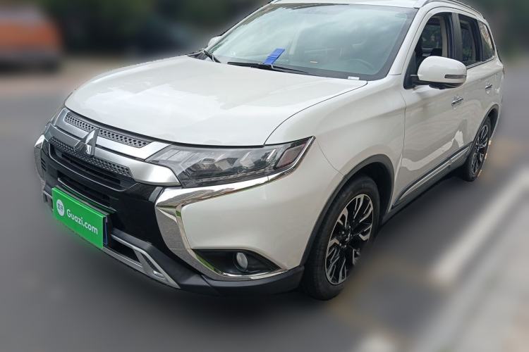 Used Mitsubishi Outlander 2019 2.4L 4x4 Zhi Xiang Edition 7 Seats China VI Standard