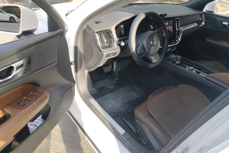 Used Volvo S60 2025 B4 Zhiyi Luxury Edition