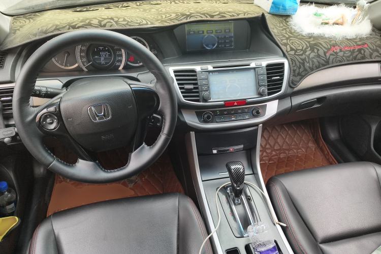 Used Honda Accord 2015 2.0L LX Comfort Edition Center Console