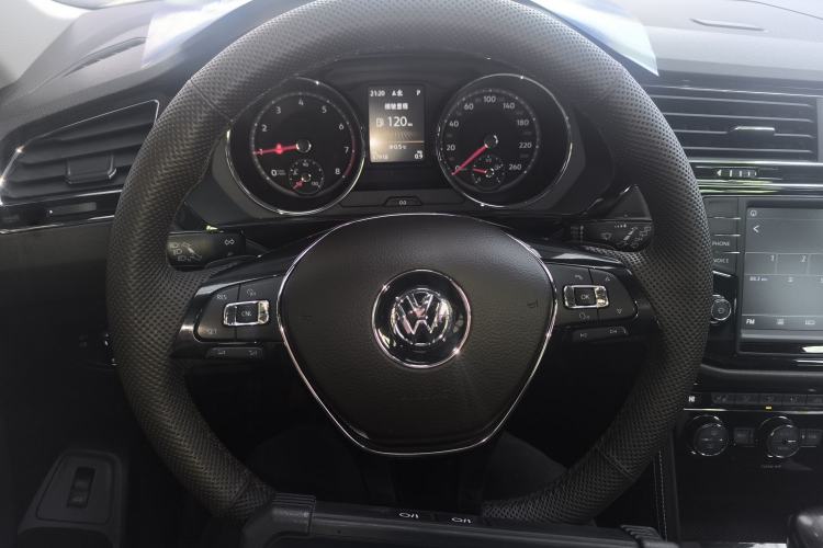 Used Volkswagen Tiguan L 2018 380TSI Automatic All-Wheel Drive Luxury Edition Steering Wheel