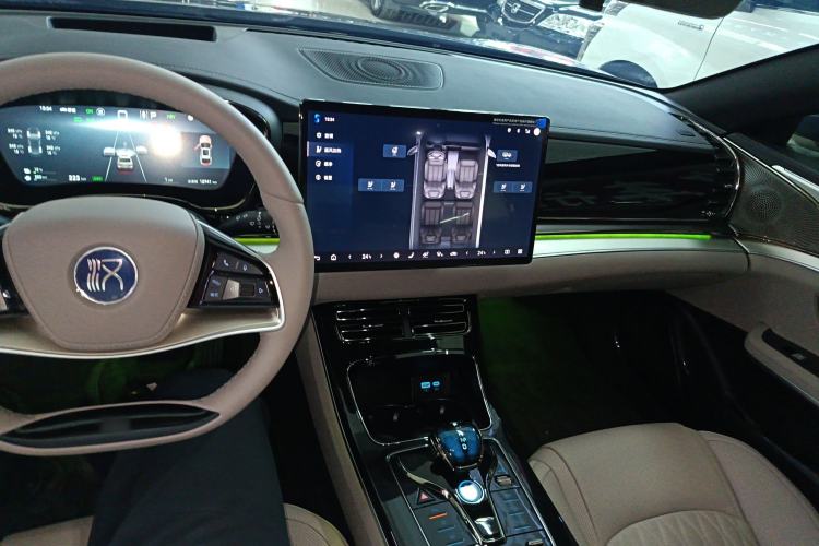 Used BYD Han 2025 DM-i 125KM Prestige Model Center Console