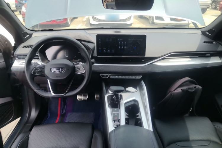 Used Geely Auto Preface 2024 2.0TD Qingyun Edition Center Console