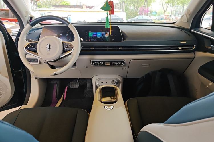 Used ORA Good Cat 2023 401 km Standard Range Premium Version Lithium Iron Phosphate Center Console