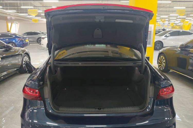 Used Audi A7L 2022 55 TFSI quattro S-line Zhiyuan Crystal Flow Package
