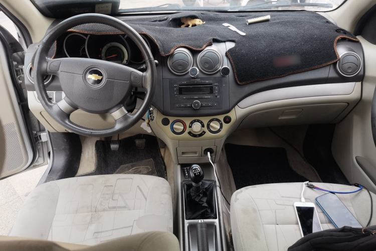 Used Chevrolet Lova 2010 1.6MT Dynamic Edition Center Console