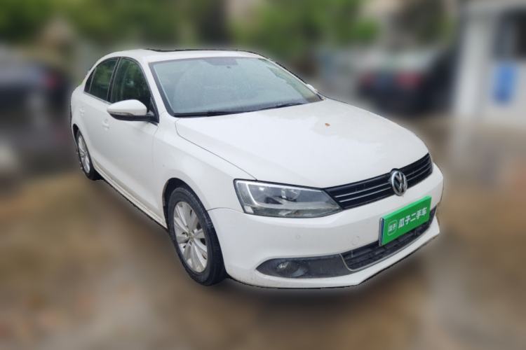 Used Volkswagen Sagitar 2012 1.4TSI Manual Luxury Model Front Right 45 Deg