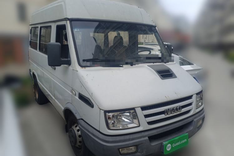 Used Iveco Daily 2014 2.5T-A35 NJ6484ACM47Z4 Front Right 45 Deg