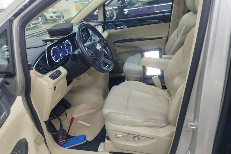 Used Buick GL8 2022 ES Landtrek 653T Luxury Edition