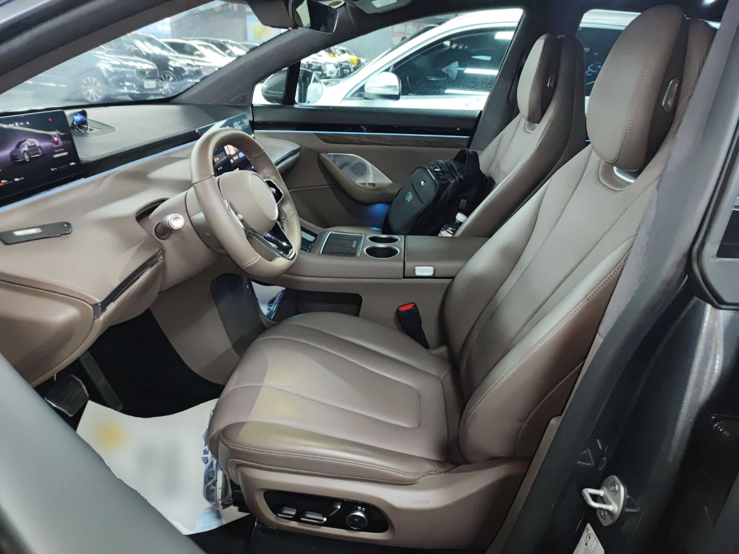 Переднее сиденье в автомобиле