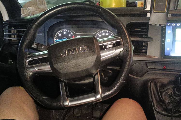 Used JMC Fushun 2023 2.0T Manual Short-Wheelbase Mid-Top Commercial Multi-Purpose 6-Seater Passenger Vehicle
