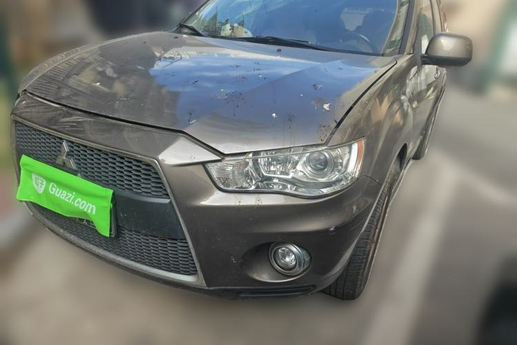 Used Mitsubishi Outlander 2012 Kicks 2.4 Fashion Navigation Edition