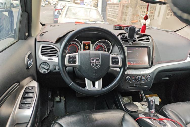 Used Dodge Journey 2013 2.4L Two-Wheel Drive Luxury Version Steering Wheel