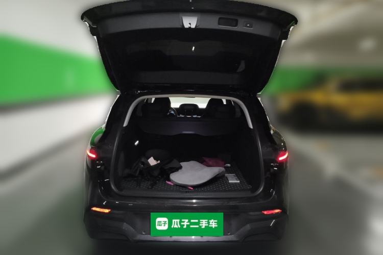 Used VOYAH FREE 2023 Four-Wheel Drive Extended-Range Model with Ultra-Long Range Trunk