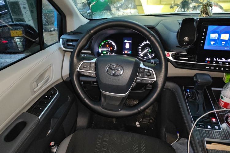 Used Toyota Granvia 2023 2.5L Hybrid Comfort Edition Steering Wheel