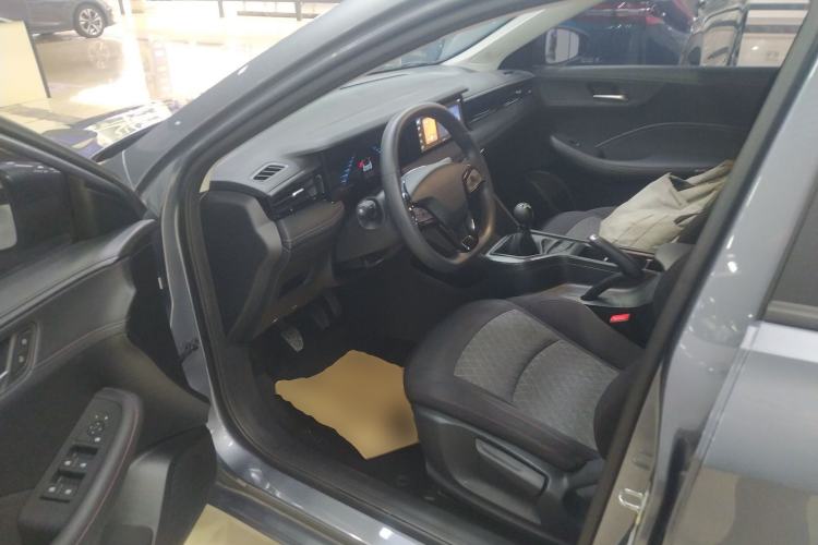 Used Roewe i5 2023 1.5L Manual Comfort Edition