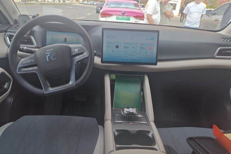 Used BYD Yuan UP 2024 401KM Leading Edition Center Console