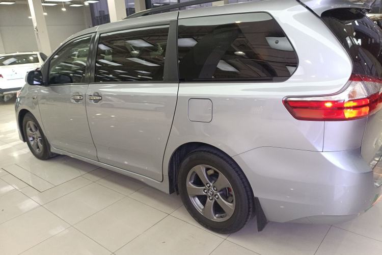 Used Toyota Sienna (Parallel Import) 2018 3.5L Two-Wheel Drive SE U.S. Specification
