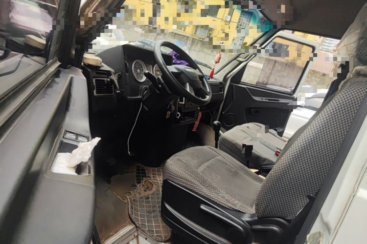 Used Iveco Daily 2020 2.5T A35 Passenger Van with Dual Tires Mid-Roof Design 5-9 Seater China V Emission Standard Driver Seat