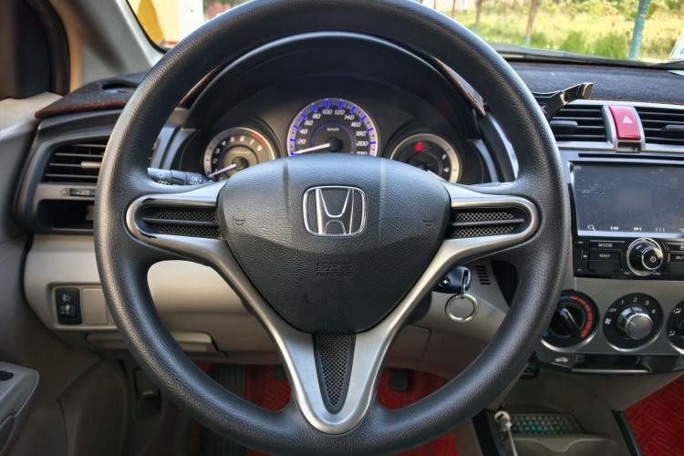 Used Honda City Classic 2012 1.5L manual Comfort version
