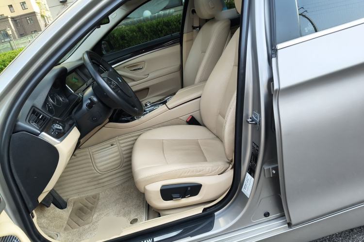 Used BMW 5 Series 2013 525Li Leading Model
