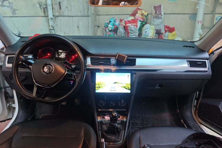 Used Volkswagen Bora 2016 1.6L Manual Comfort Model Center Console