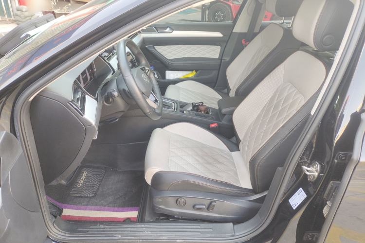 Used Volkswagen Magotan 2023 2 Million Units Commemorative Edition 330TSI DSG Luxury Version Left Front Seat