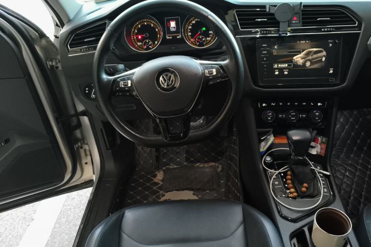 Used Volkswagen Tiguan L 2020 330TSI Automatic Two-Wheel Drive Smart Luxury Edition China VI Standard
