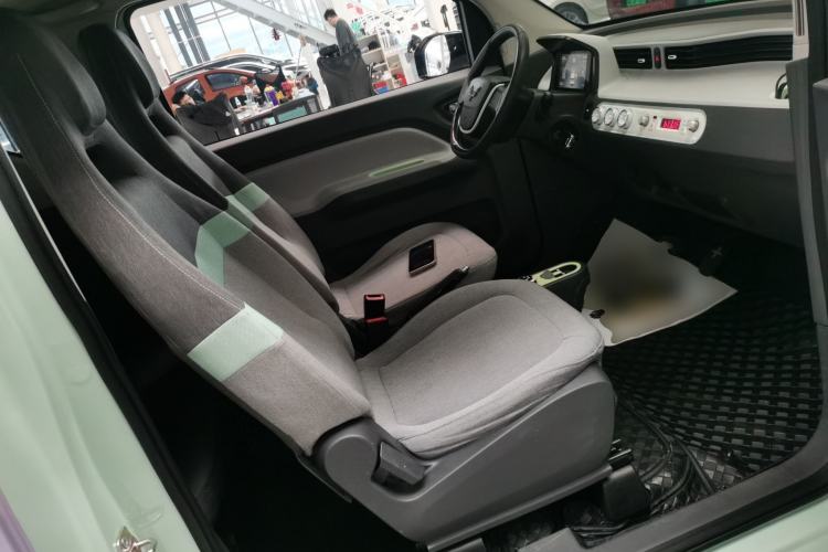 Used Wuling Hongguang MINIEV 2021 Macaron Fashion Model Lithium Iron Phosphate Right Front Seat