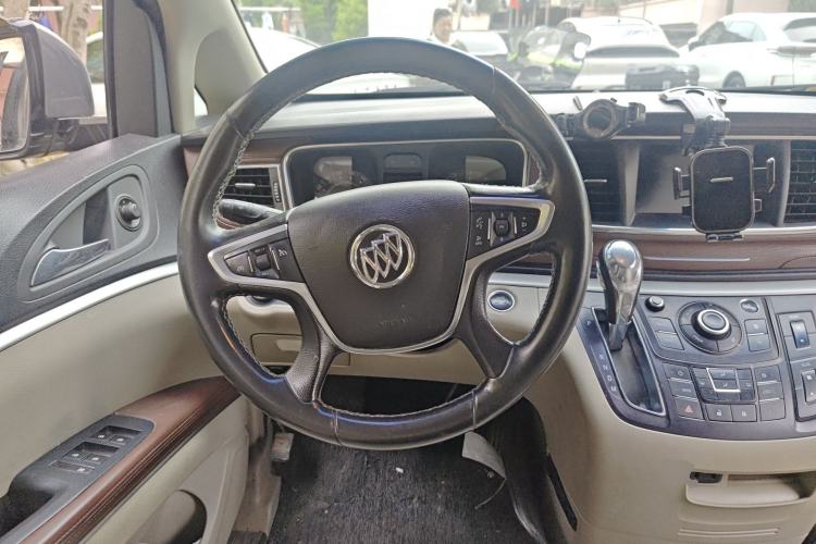 Used Buick GL8 2018 28T Luxury Model China VI Standard Steering Wheel