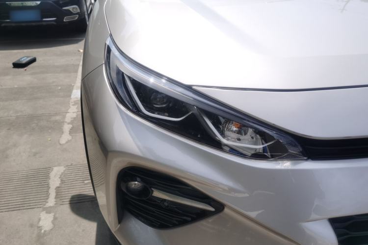 Used Toyota Wildlander 2023 2.0L CVT Two-Wheel Drive Luxury PLUS Edition Right Front Headlight