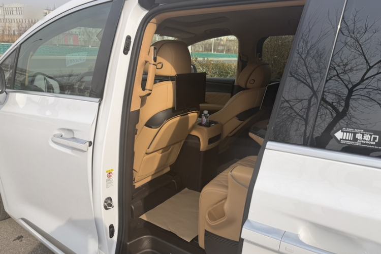 Used Denza D9 2025 DM-i Intelligent Drive 1020 Four-Wheel Drive Flagship Model