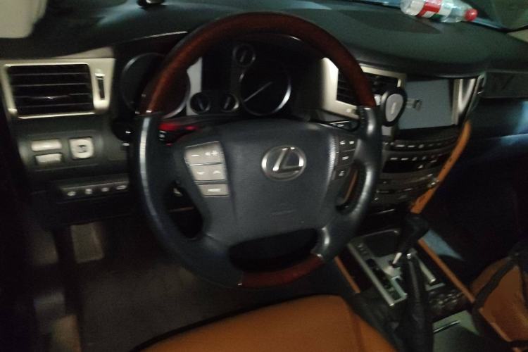 Used Lexus LX 2013 570