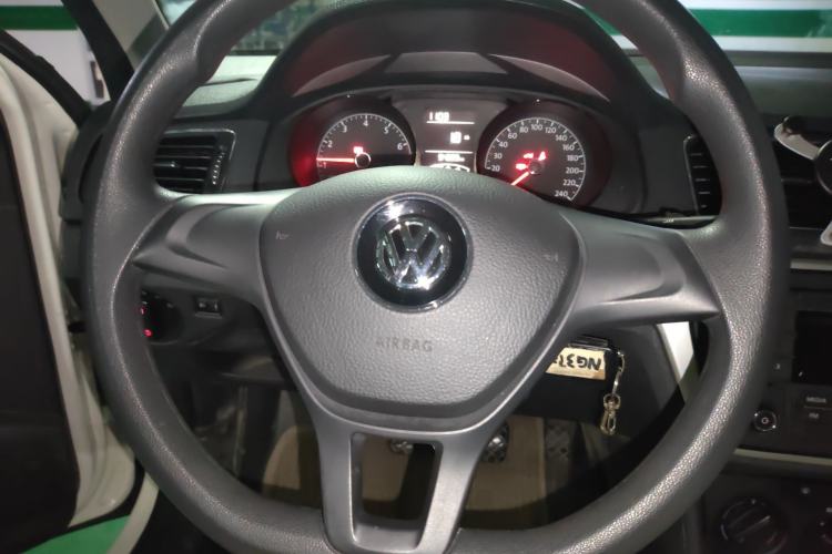Used Volkswagen Gran Lavida 2015 1.6L Manual Fashion Edition Steering Wheel