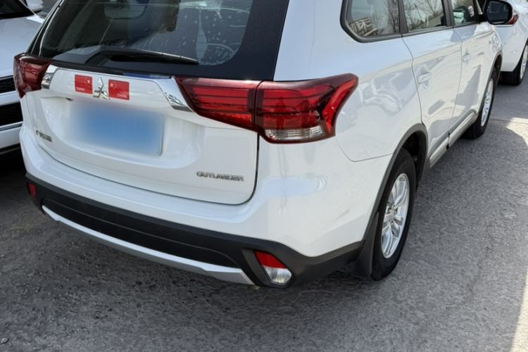 Used Mitsubishi Outlander 2018 2.0L Two-Wheel Drive Fashion Edition 5 Seats