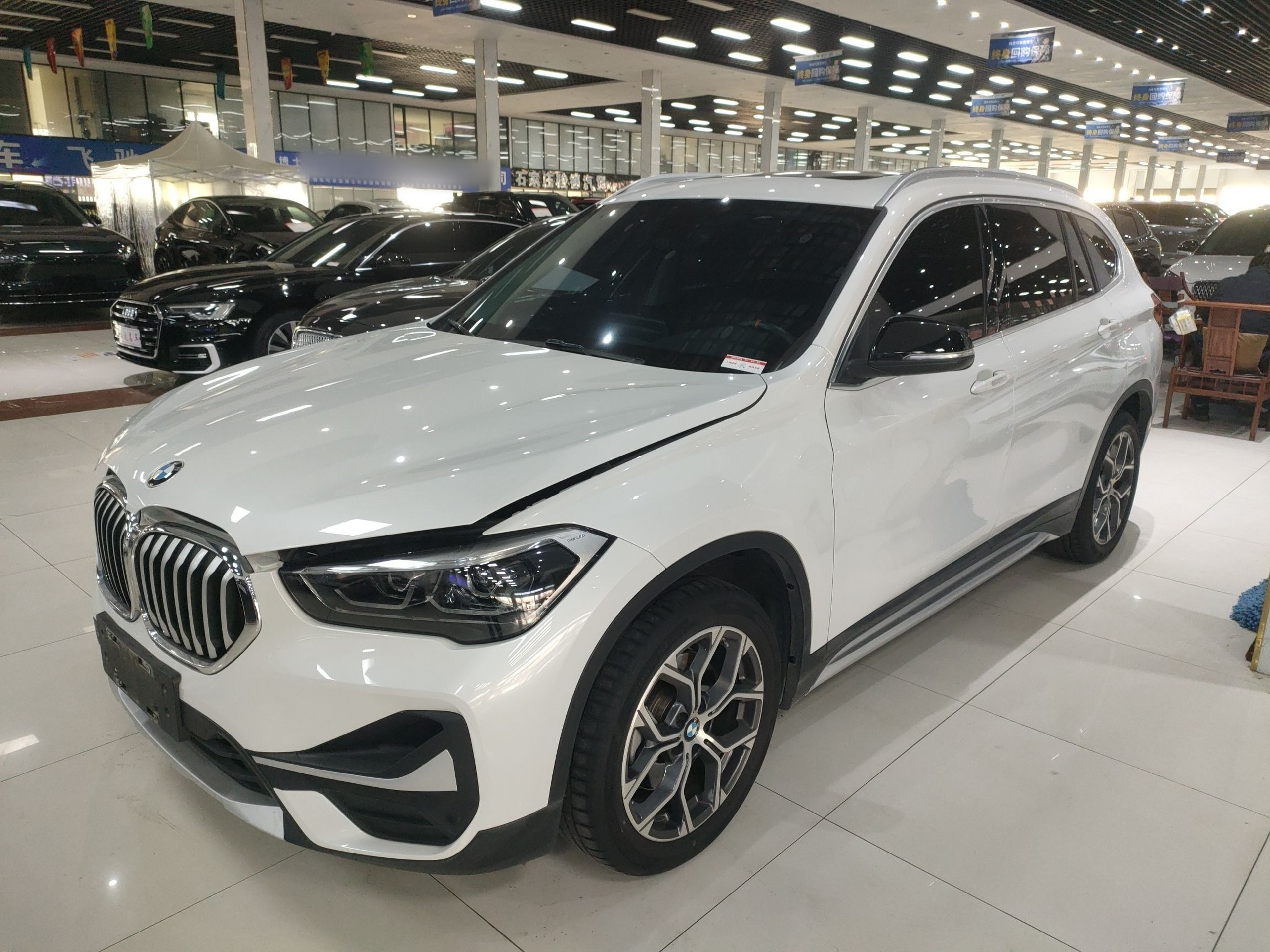 Под передней частью автомобиля