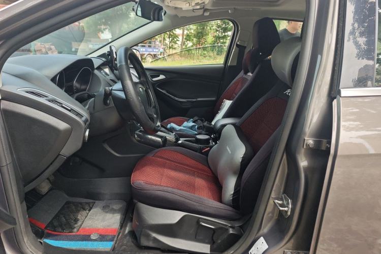 Used Ford Focus 2012 Sedan 1.6L Automatic Fashion Edition
