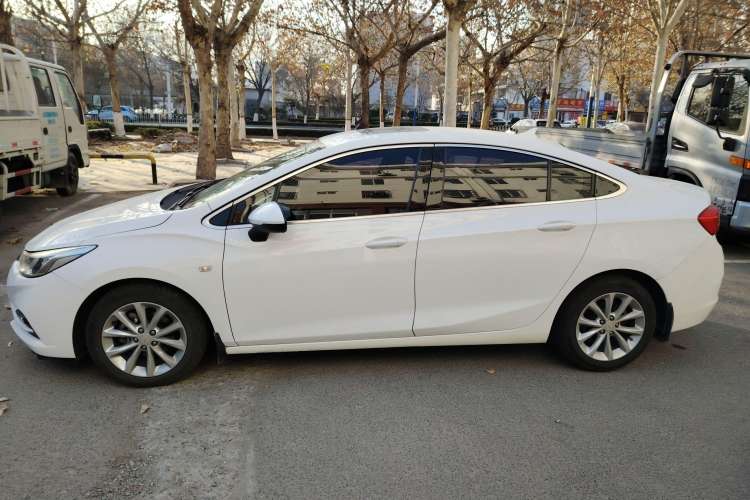 Used Chevrolet Cruze 2017 1.5L Automatic Pioneer Sunroof Edition