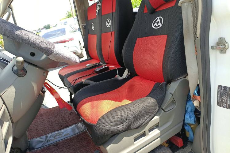 Used SAIC MAXUS Xintu V80 2015 2.5T Manual Aoyuntong Version Short Wheelbase Mid-Roof