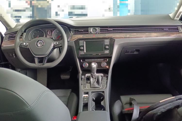 Used Volkswagen Magotan 2019 330TSI DSG Leading Model China VI Standard Center Console