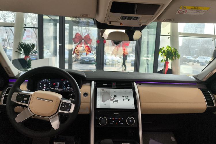 Used Land Rover Discovery 2021 360 PS R-Dynamic S Center Console